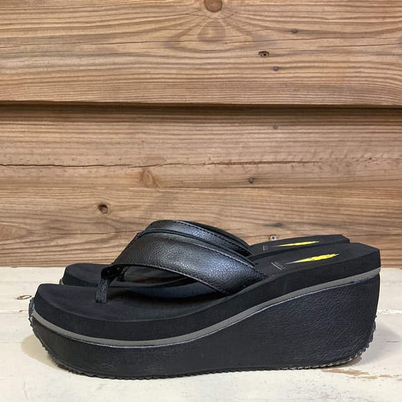 Volatile Shoes Volatile Platform Sandals Poshmark